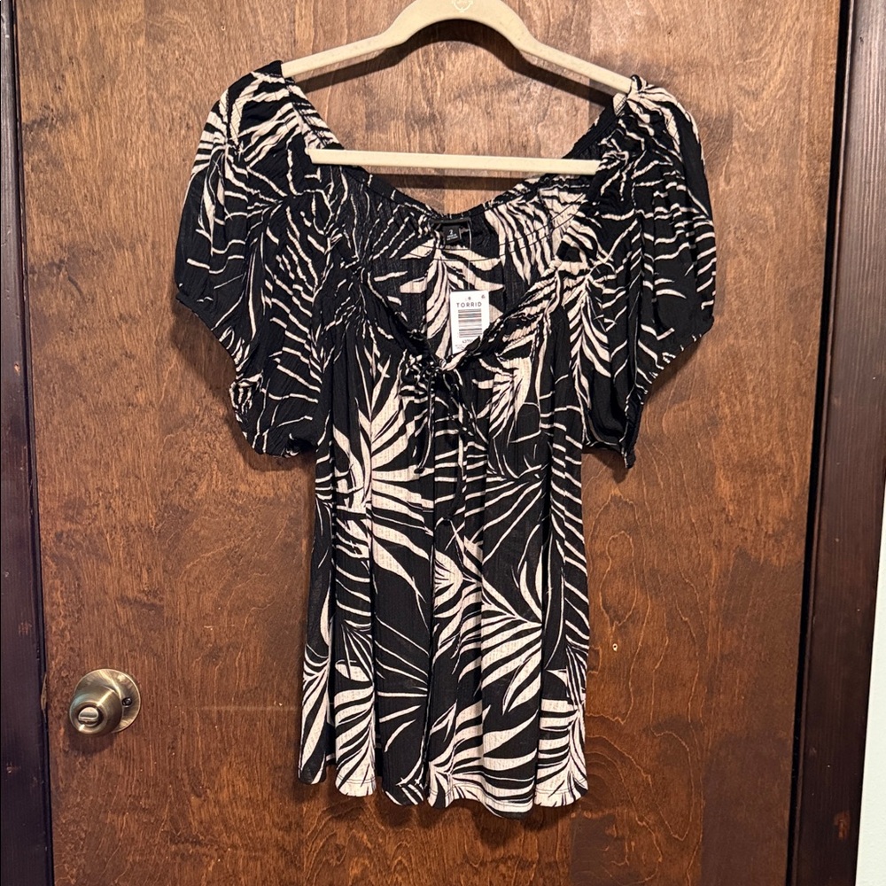 Torrid Black and Cream Leaf Print Blouse 2
